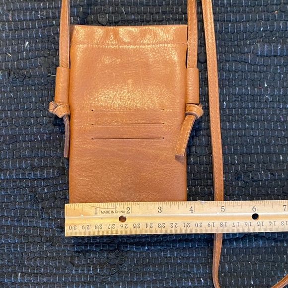 Madewell Leather Crossbody Smartphone Wallet - Picture 6 of 7